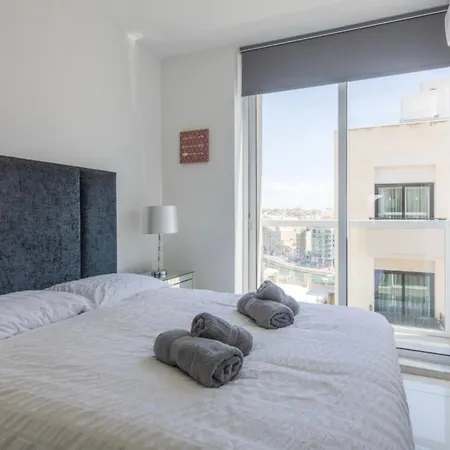 Bnbnova - Lovely Saint Julian With Terrace Apartamento