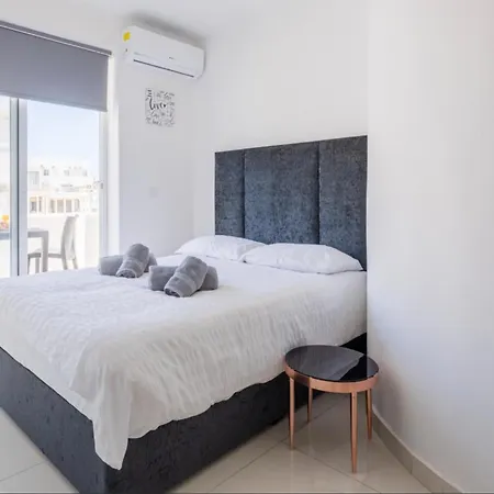 Apartamento Bnbnova - Lovely Saint Julian With Terrace San Julián