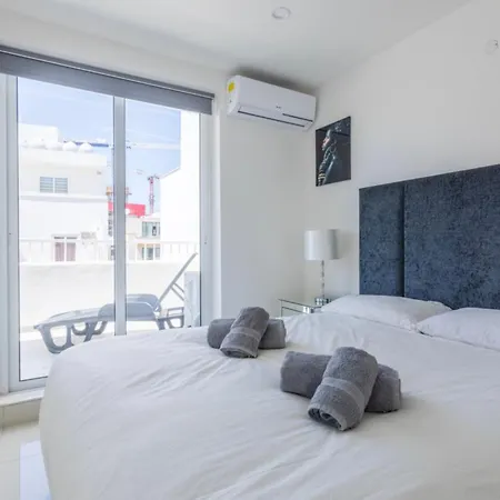 Bnbnova - Lovely Saint Julian With Terrace *