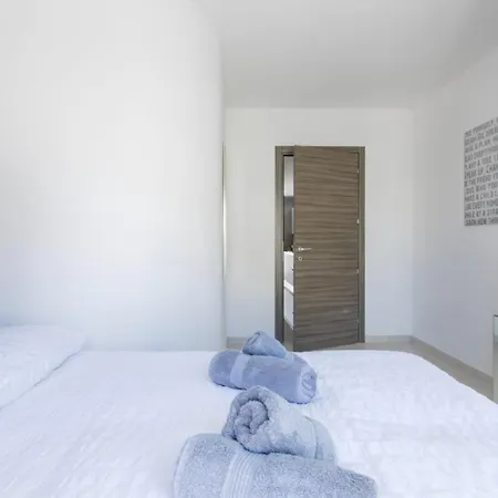 Bnbnova - Lovely Saint Julian With Terrace