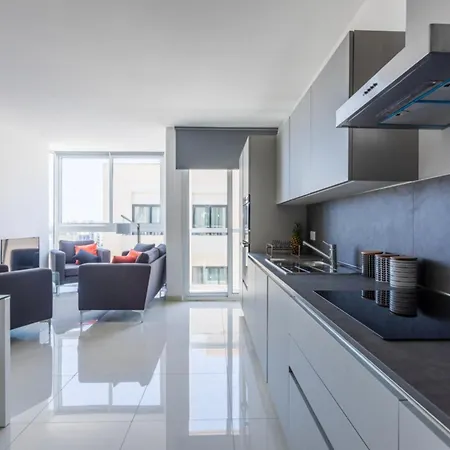 Bnbnova - Lovely Saint Julian With Terrace *