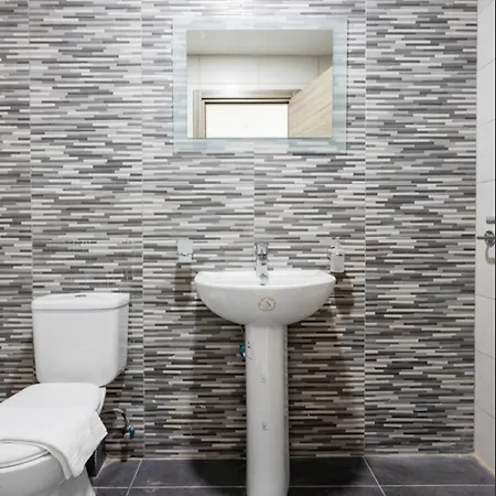 Bnbnova - Lovely Saint Julian With Terrace