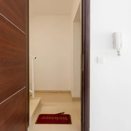 Bnbnova - Lovely Saint Julian With Terrace *